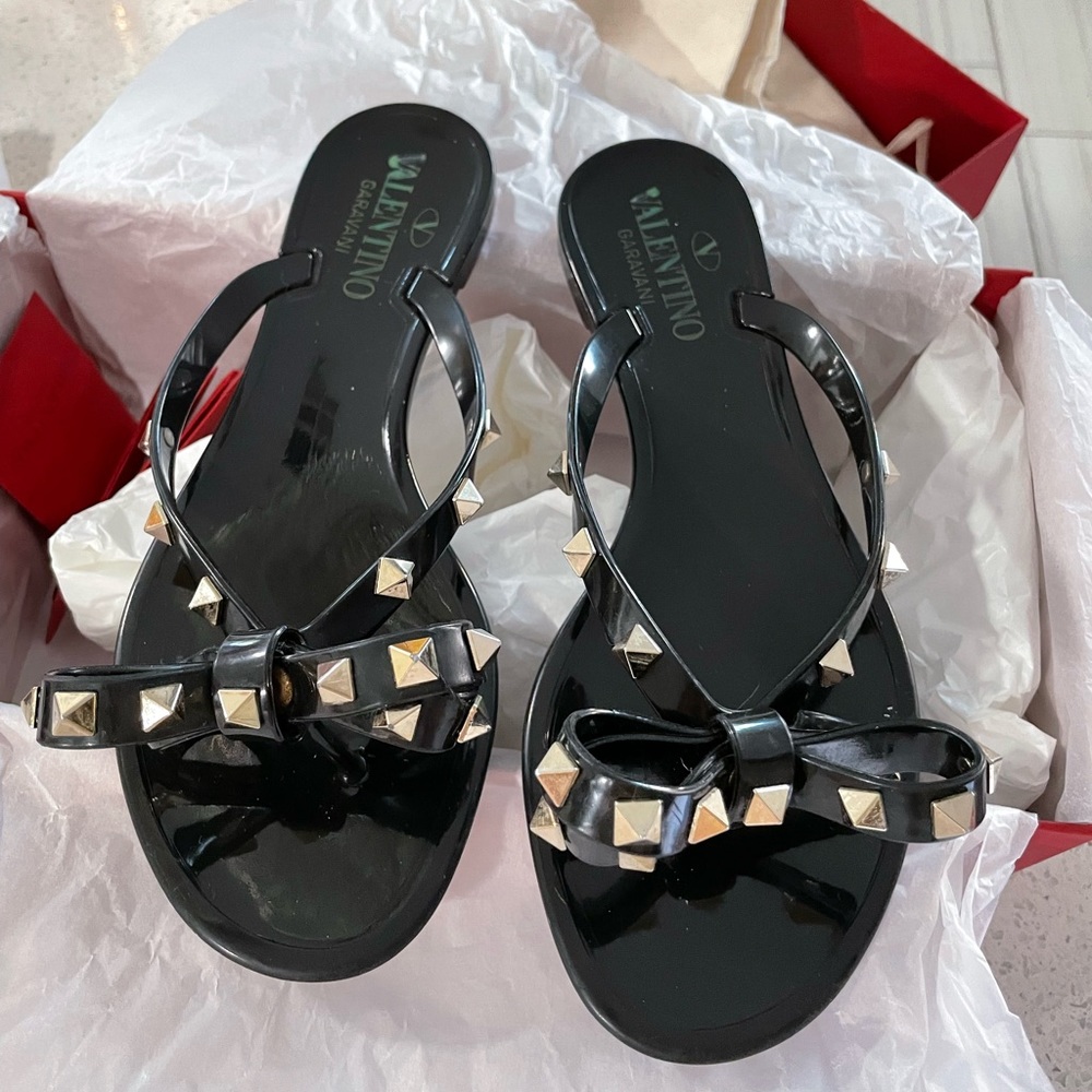 Valentino Rockstud Bow Thong Sandals
